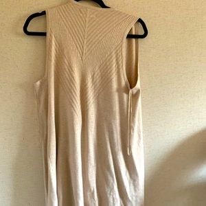 Sleeveless sweater vest